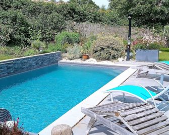 VAR Very nice studio at the foot of the Sainte Baume - Nans-les-Pins - Piscina