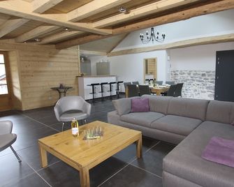 Between Lake And Mountains: La Belle Etoile - Rental Near Lake Annecy - Фаверж - Вітальня