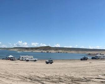 Entire House-Sunny 2 Bedroom Home on 1st Hole of Sierra del Rio Golf course. - Elephant Butte - Beach