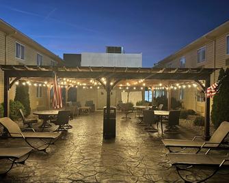 Wingfield Inn & Suites - Elizabethtown - Patio