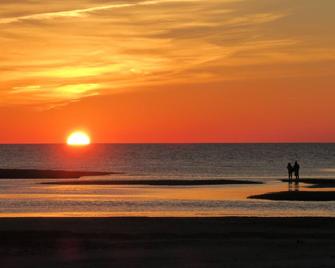 Great Couples Summer Getaway - Brewster - Beach