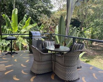 Pilon de Pavones Plush Hideaway - Zancudo - Patio