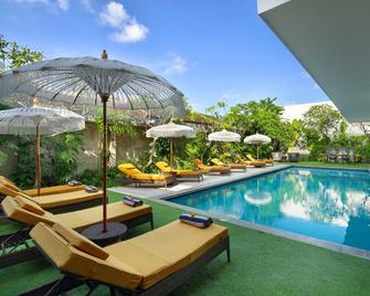 Monolocale Luxury Resort & Spa Seminyak by Ini Vie Hospitality - North Kuta - Piscina