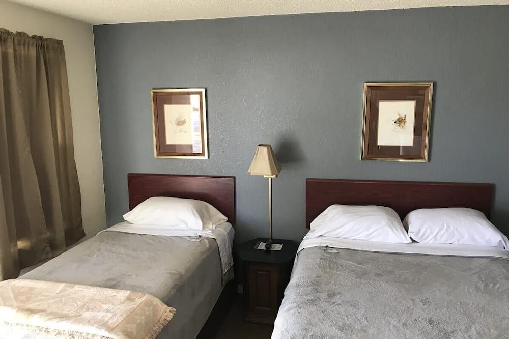 Newly Renovated Motel - Fairmont - Habitación
