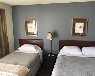 Newly Renovated Motel - Fairmont - Bedroom