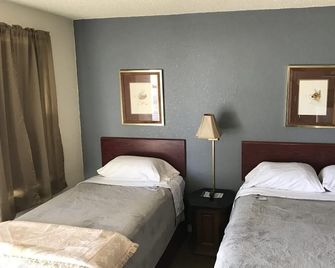 Newly Renovated Motel - Fairmont - Habitación