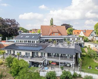 Hotel Zum Halbmond - Lauemburgo / Elbe - Edificio