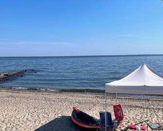 Classic Waterfront Cottage at Hawks Nest Beach - Old Lyme - Playa