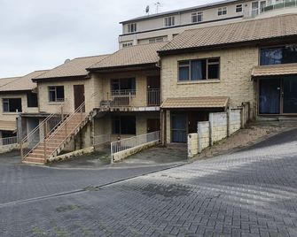 Lake Point Motel - המילטון - בניין
