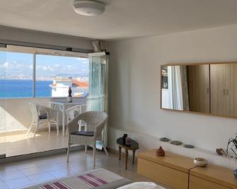 The historical building will make you fall in love with the island - Büyükada - Bedroom