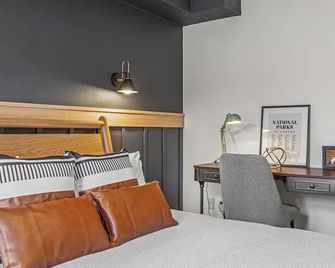 W118 New! Central Canmore- Light Industr - Canmore - Bedroom