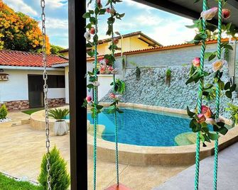 Enjoyable country house with WiFi in Santa Elena - Santa Elena - Piscina