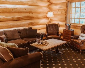 Cozy Log Cabin in Kingsburg - Kingsburg - Huiskamer