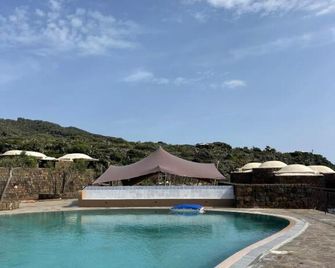 Kirani Resort - Pantelaria - Piscina