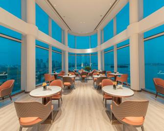 كراون بلازا سوتشو، آن آي آيتش جي هوتل - سوزهو - مطعم