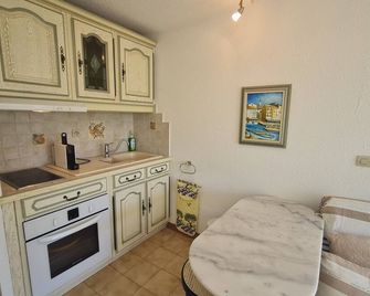 2 room apartment with private parking and swimming pool in the residence - Sainte-Maxime - Kitchen