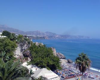 Huge secluded villa, lovely garden, pool, 350m to town, air-con, WiFi, ping-pong - Órgiva - Vista esterna