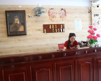 Bao Chau Hostel - Ha Tien - Front desk