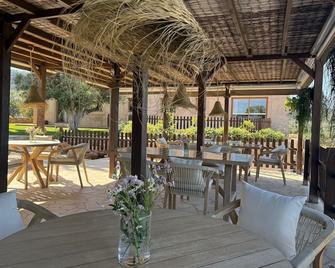 Agroturismo Sa Marina - Adults Only - 濱河聖埃烏拉利亞 - 天井