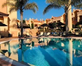 Beautiful comfortable apartment 5 minutes from Praia da Luz with swimming pools, bar, tennis - Lagos - Piscine
