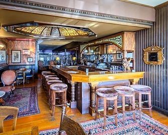 The Mendocino Hotel and Garden Suites - Mendocino - Bar