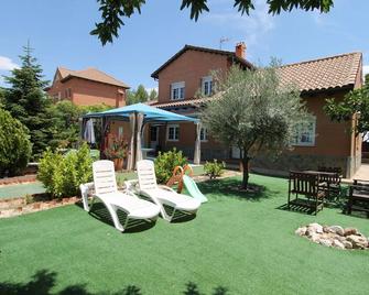 Villa Begoña. Tucasatemporal - Aranjuez - Patio