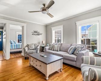Beautiful Cottage In Downtown Bristol - Bristol - Living room
