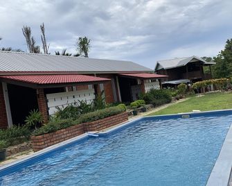 Hujung Kampung Resort - Kampung Kedawang - Piscina