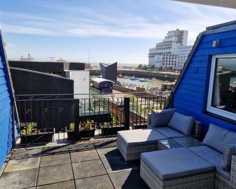 Unique 2bd Apartment Folkestone Harbour - Folkestone - Balcony