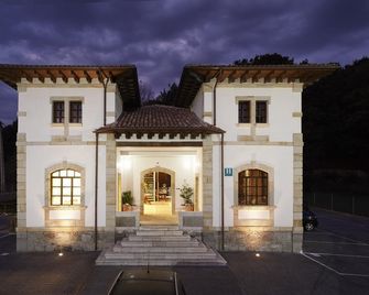 Hotel Granda - Cangas de Onís - Edificio