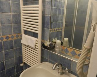 Hotel Punta Mesco - מונטרוסו אל מארה - חדר רחצה