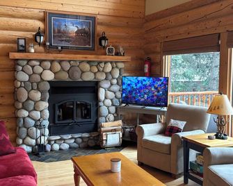 The Moose Den - Bl# Stru 2024-043 - Kimberley - Living room