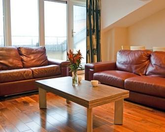 Carrick Plaza Suites and Apartments - Carrick-on-Shannon - Obývací pokoj