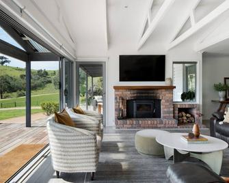 Headley Homestead - The Village Green - Strath Creek - Living room