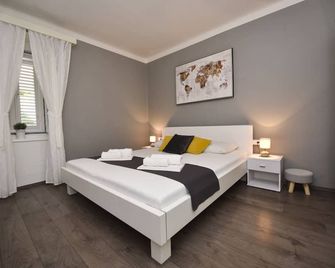Holiday Home Klarisa - Novalja - Bedroom