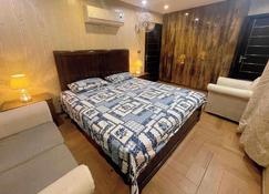 Luxury Private Top Floor Apartment in Heart of Bahria Town - Lahore - Camera da letto