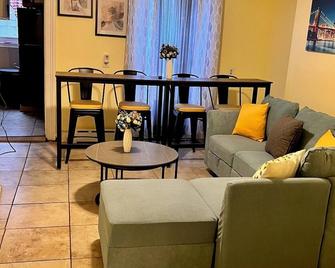 Cozy 1-bedroom apartment in charming Brooklyn with AC, WiFi - Brooklyn