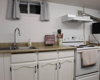 Spacious 2 Bedroom Suite Near Southside Park - Woodstock - Keuken