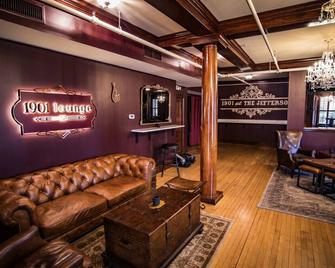 Deluxe Guestroom-2 Queens · The Jefferson Inn Rm. 14 - Southern Pines - Lounge