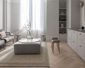 Mantra One Sandy Bay Road - Hobart - Living room