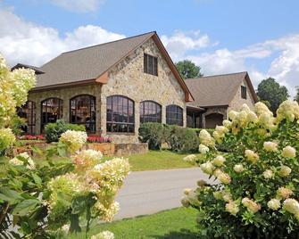 The Dillard House - Dillard - Building