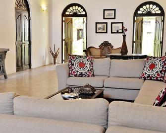 Galle Heritage Villa by Jetwing - Galle - Living room