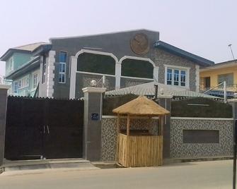 House Eleven Hotels and Apartments - Ibadan - Building
