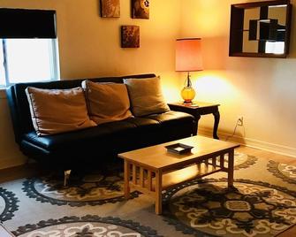Lavender Woods House - Farmington - Living room