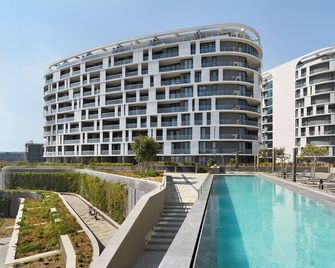 Ellipse Waterfall 31015 - Midrand - Pool