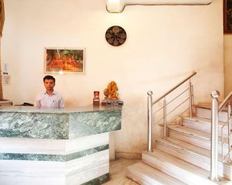 Hotel Kapoor Palace - 格德拉 - 櫃檯