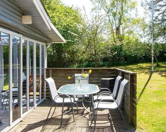 Cozy Holiday Homein Odder With Terrace - Odder - Patio