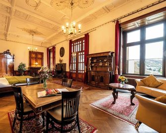Schloss Arenfels - Bad Hönningen - Essbereich