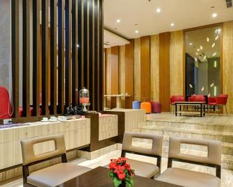 Almadera Hotel - Makassar - Lobby
