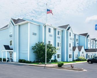 Microtel Inn & Suites by Wyndham Tomah - Tomah - Building